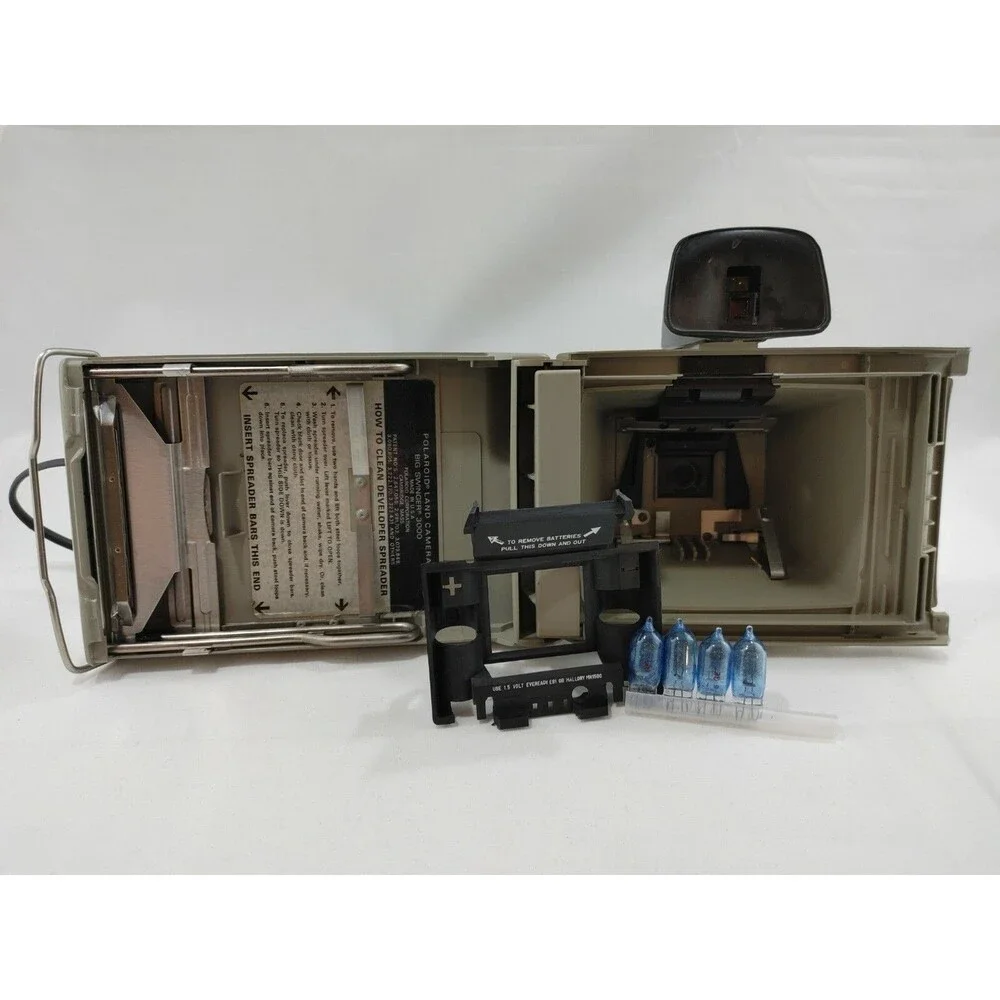 Vintage Polaroid Land Camera Big Swinger 3000 USA w/ Flash Bulbs Untested As Is